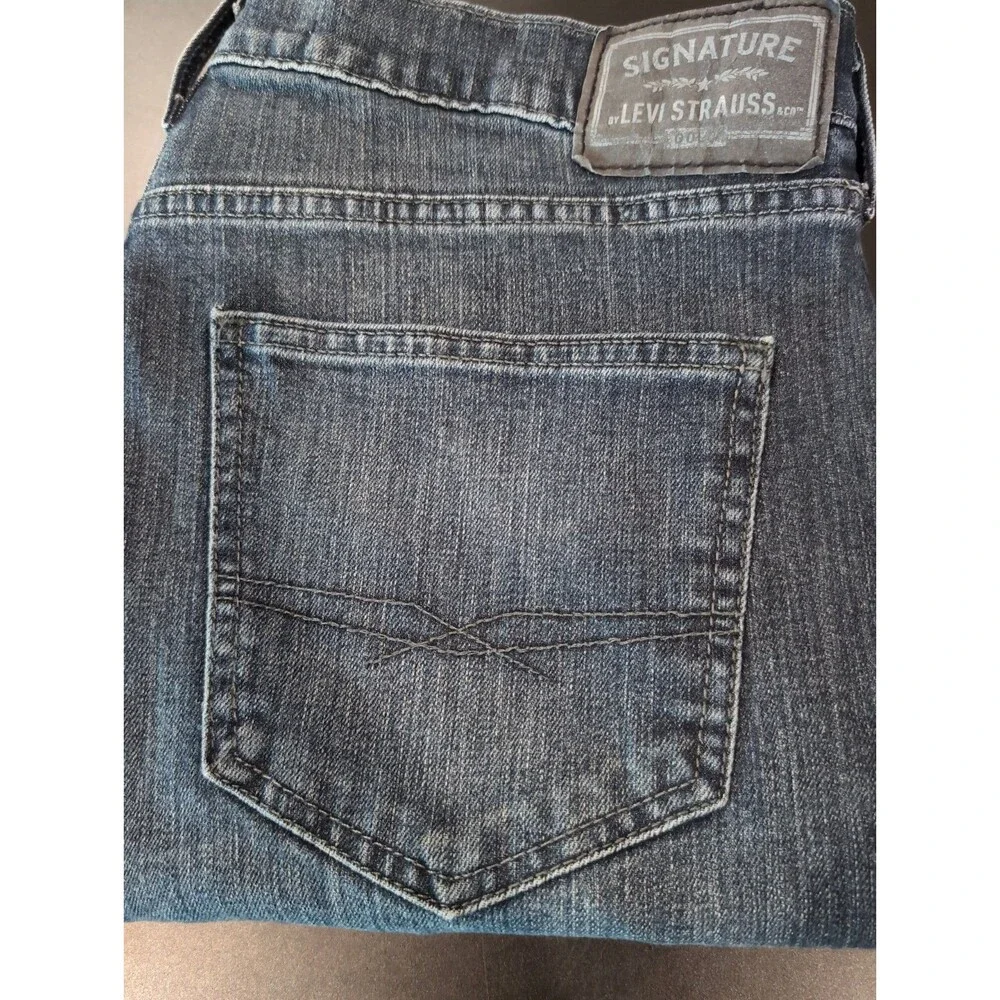 SIGNATURE LEVI STRAUSS BLUE DENIM JEANS SLIM STRAIGHT STRETCH MENS SZ 34X29 EUC